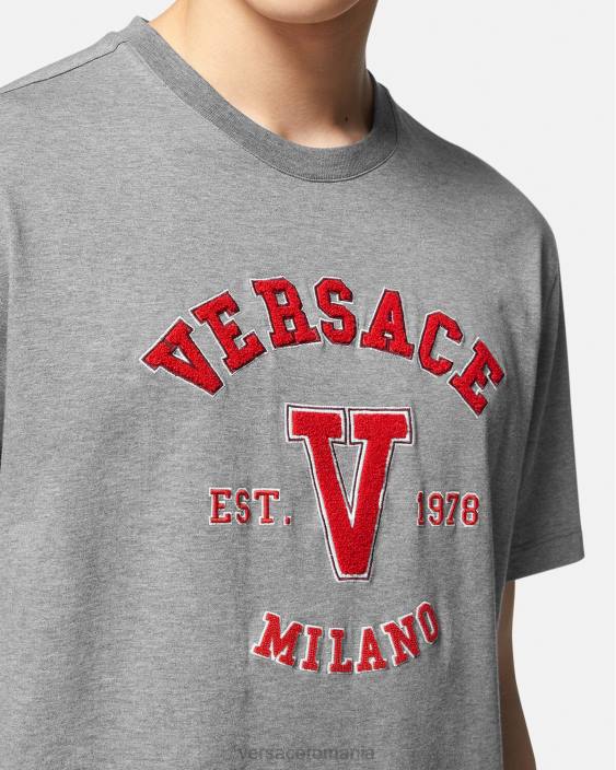 gri tricou cu logo al universității Versace bărbați îmbrăcăminte 40L61403